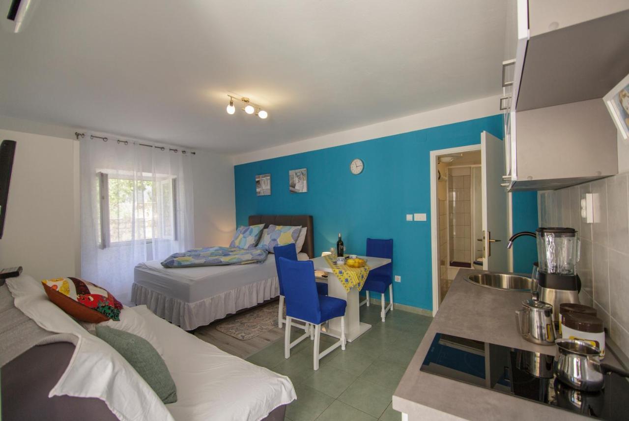 Apartment Filomena In The Center Komiža Kültér fotó