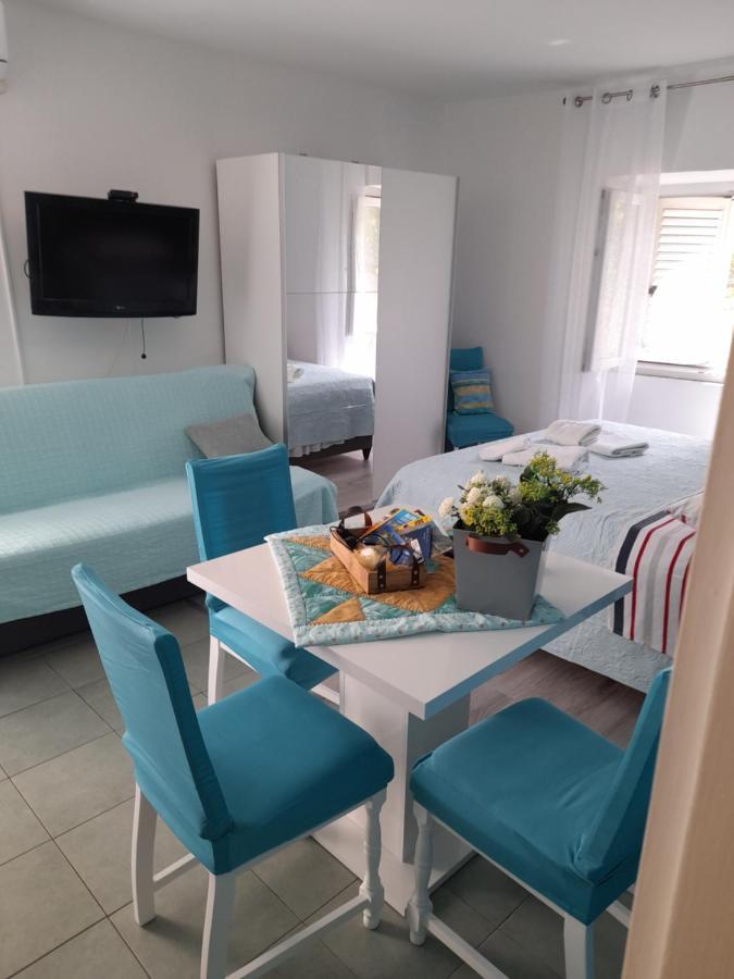 Apartment Filomena In The Center Komiža Kültér fotó