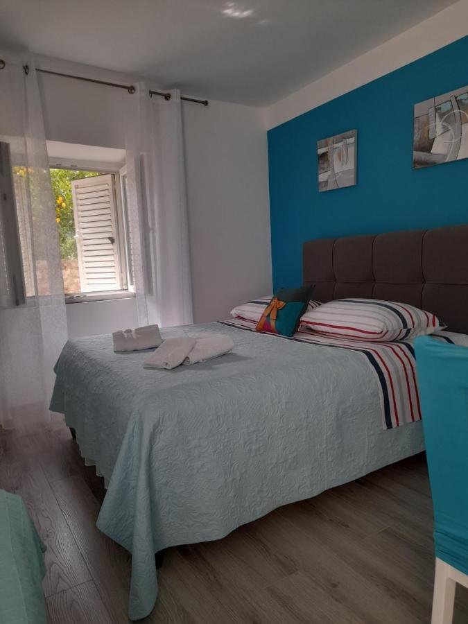 Apartment Filomena In The Center Komiža Kültér fotó