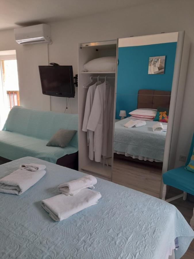 Apartment Filomena In The Center Komiža Kültér fotó